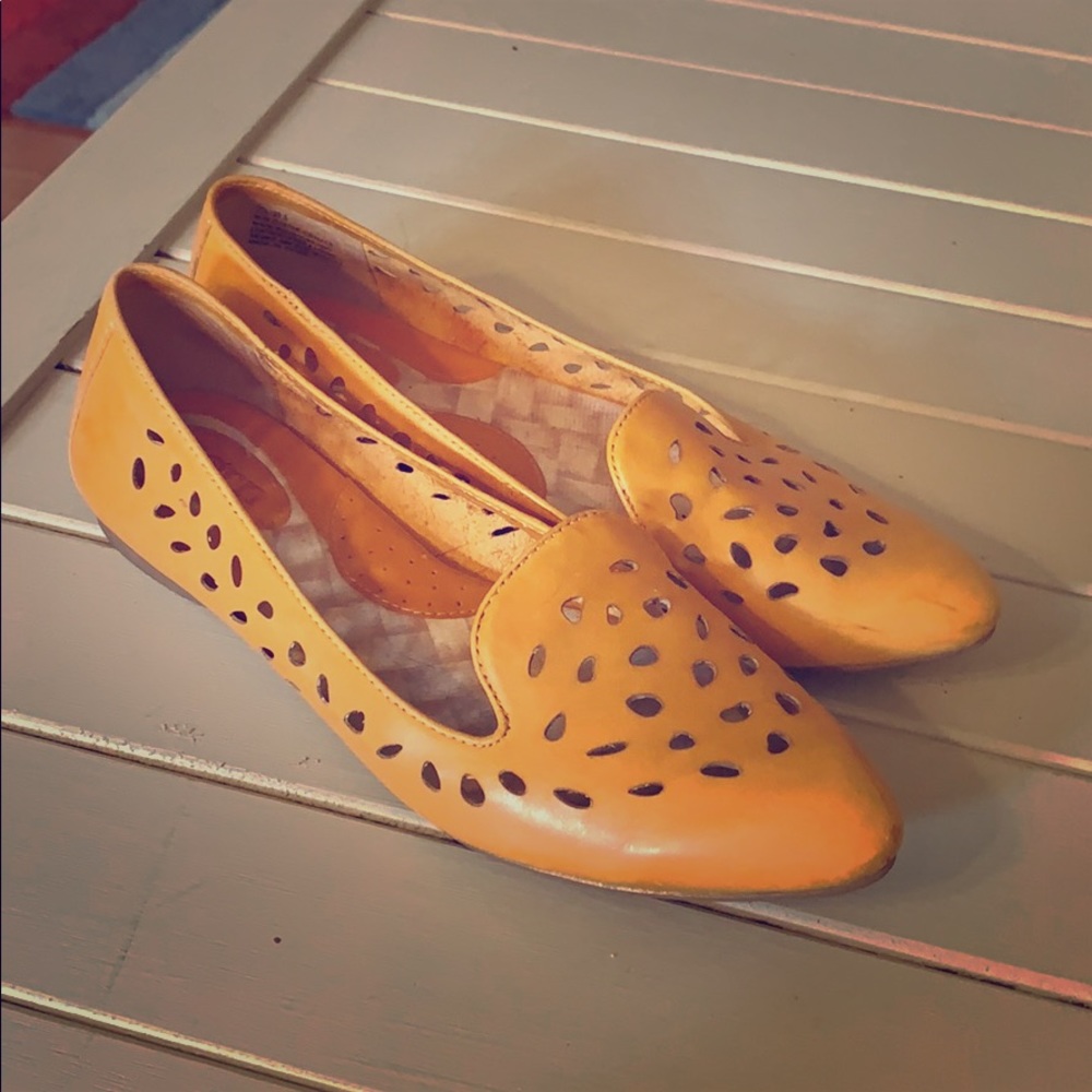 Born caramel leather pointed toe loafers